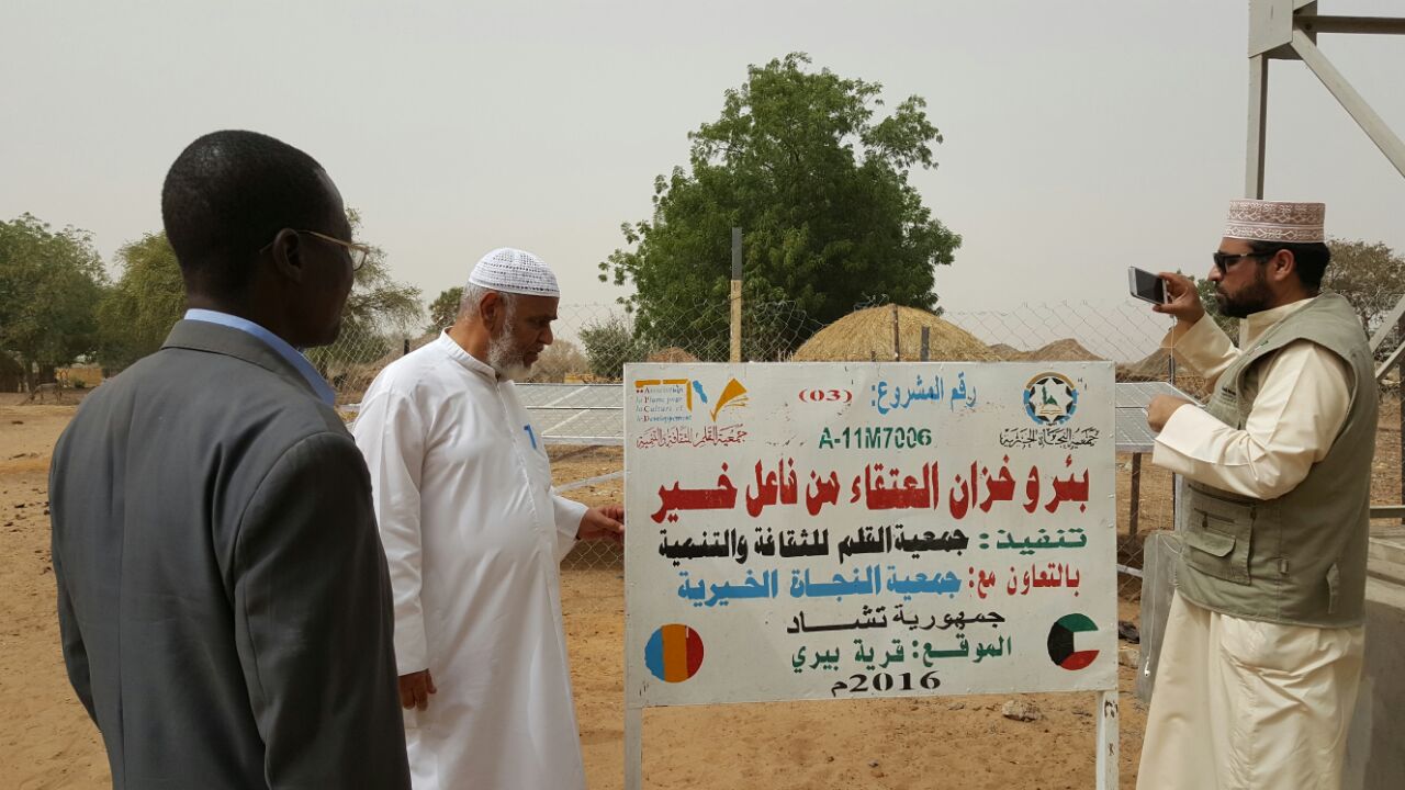 الخميس والدبوس خلال زيارة المشاريع الخيرية بدولة تشاد