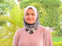 تكريم الدكتورة نهلة الصعيدي رئيسة لجنة الطالب الوافد بالمجلس من مجلس جامعة الأزهر